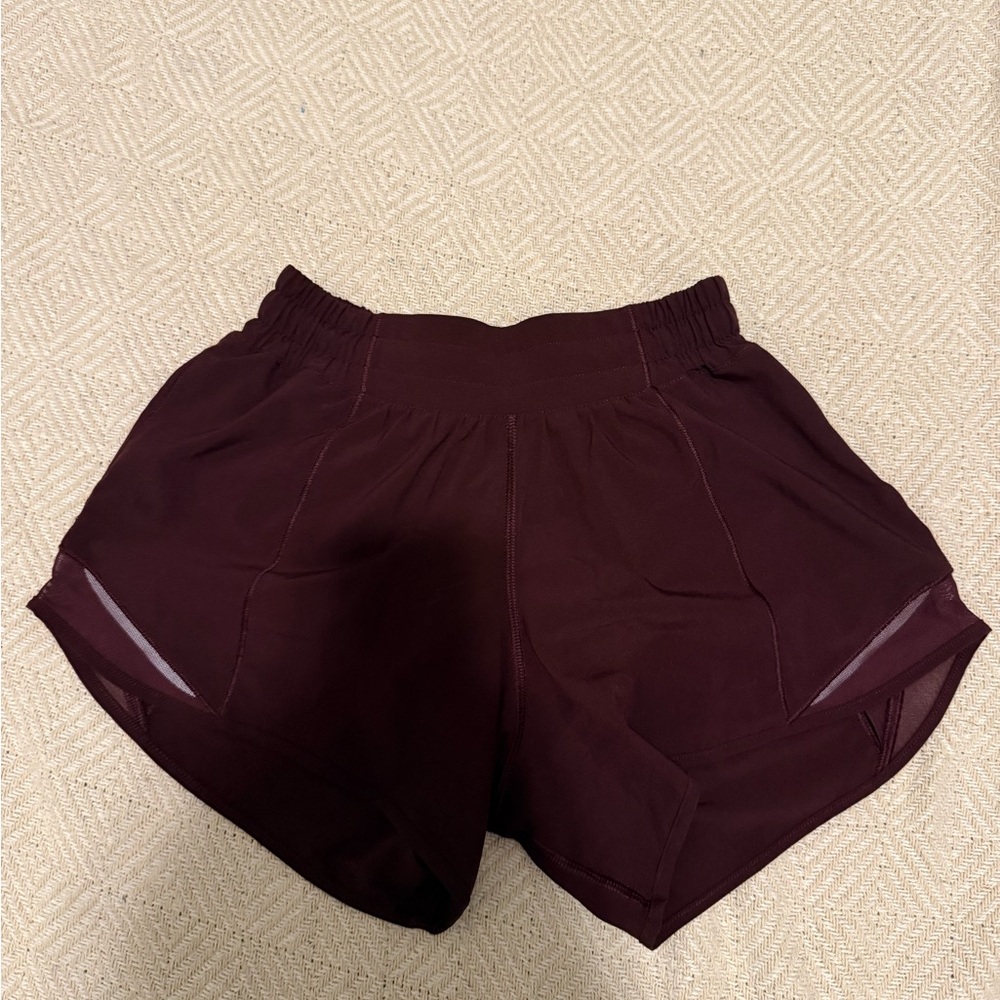 Lululemon Hotty Hot Mid Rise Shorts